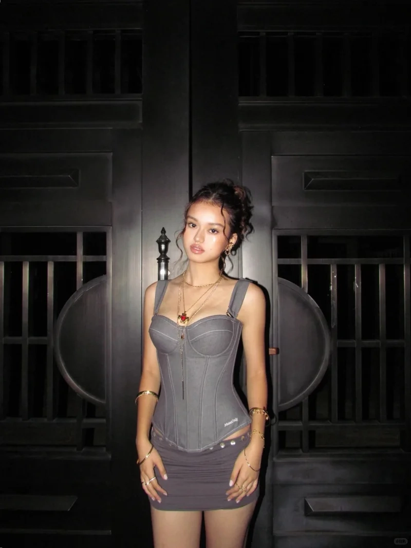 Nổi bật phong cách sexy với áo corset phong cách gợi cảm