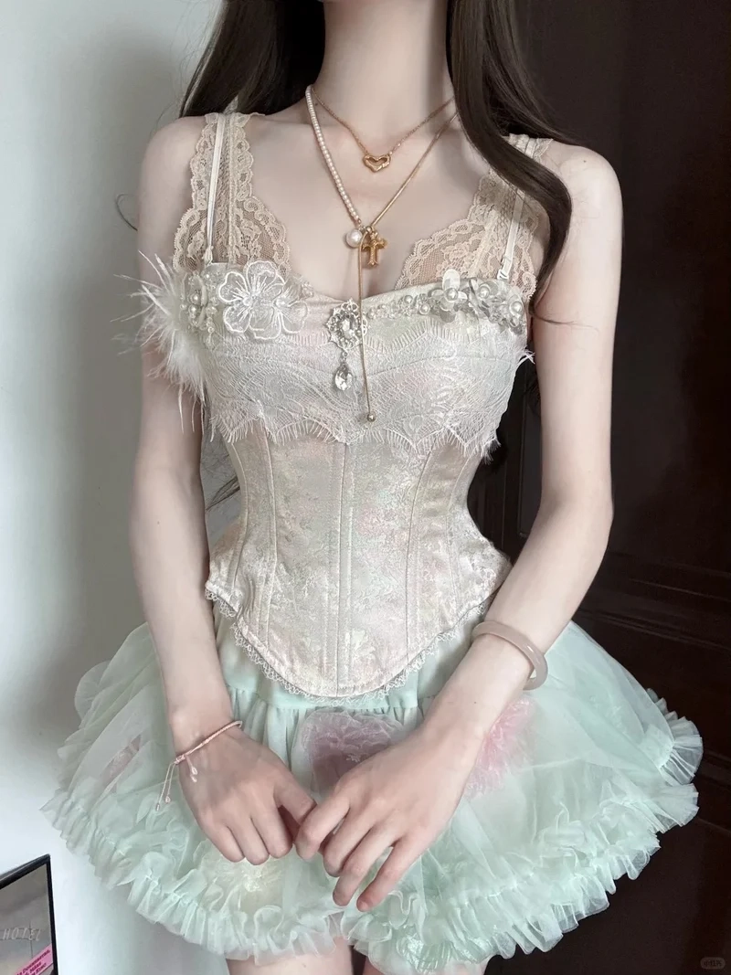 Áo corset phối đồ là gì mà khiến cả thế giới điên đảo