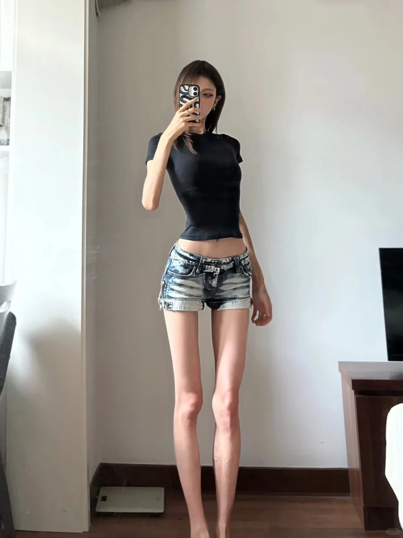 Phong cách năng động nhờ áo croptop phong cách năng động