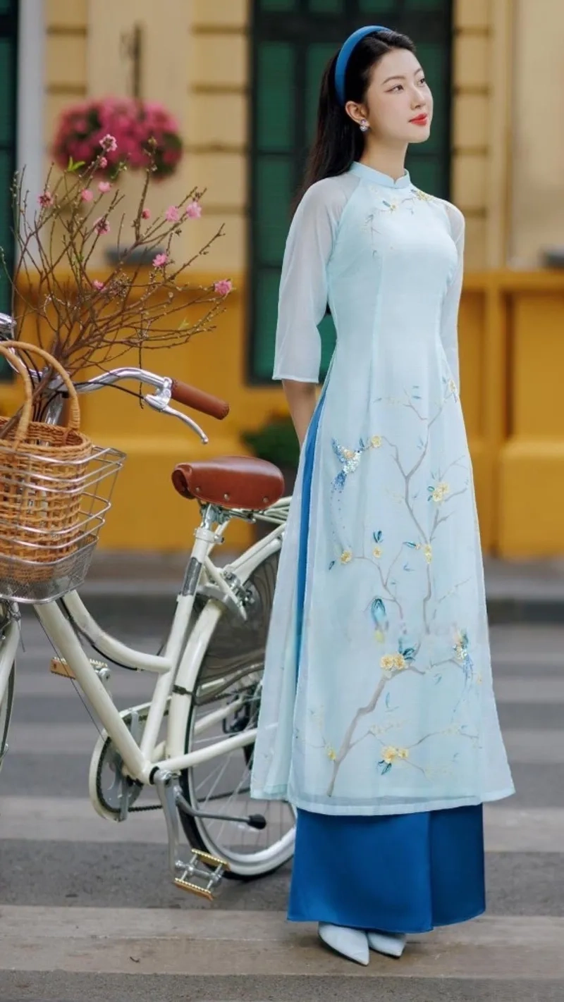 Không khí xuân rộn ràng với áo dài cách tân Tết