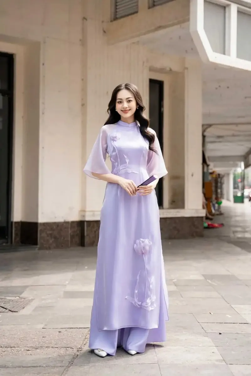 Áo dài cách tân vải lụa mềm mại bay bổng