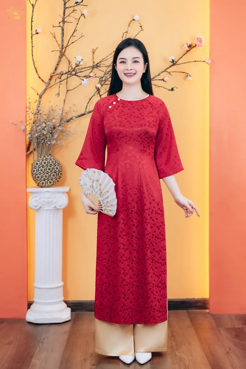 Đẳng cấp tinh tế thể hiện áo dài cổ tròn cao cấp