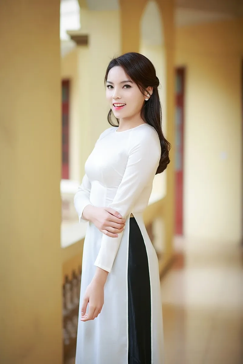 Tôn vinh nhan sắc Việt cùng áo dài cổ tròn đẹp