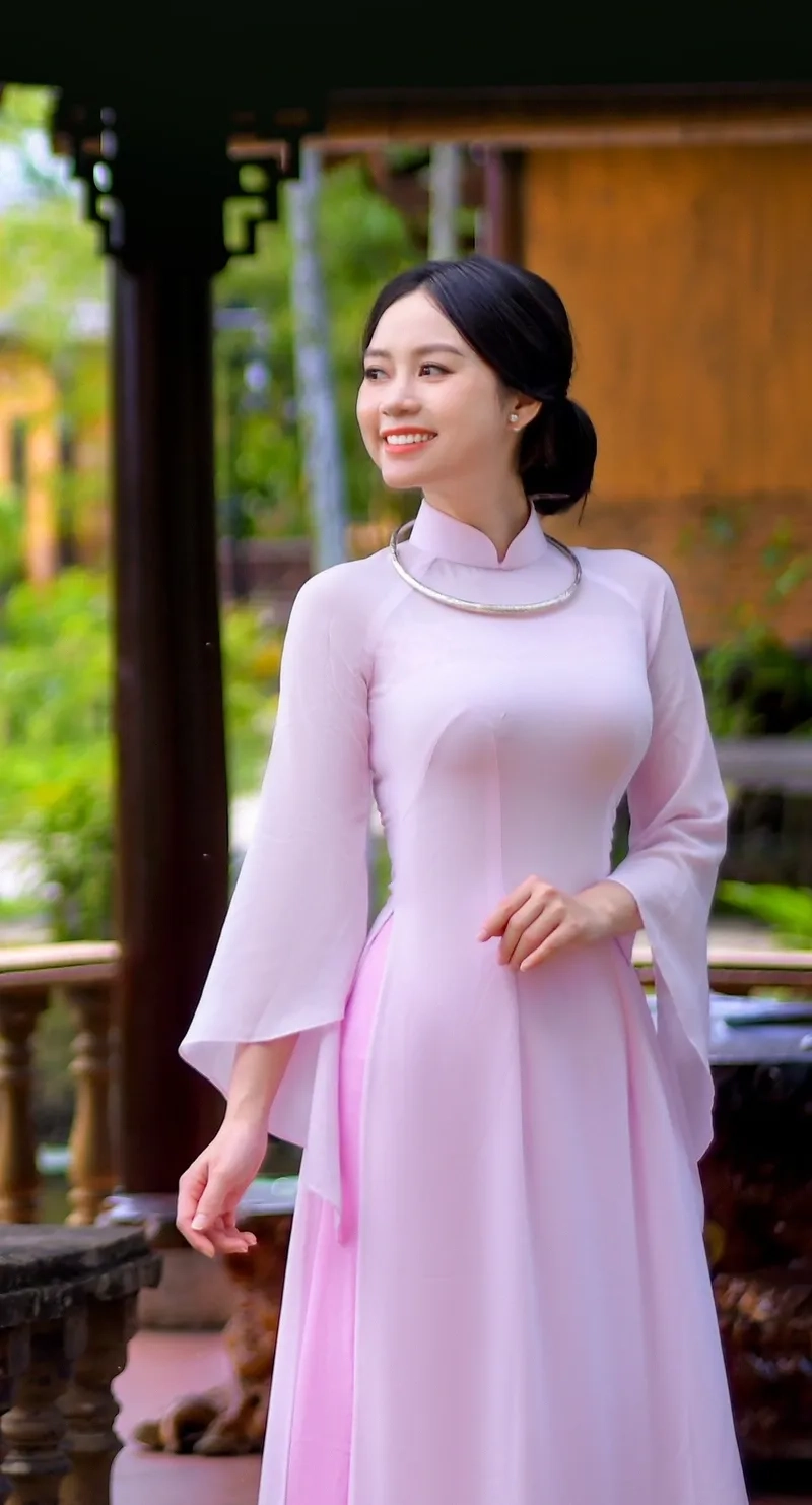 Áo dài cổ trụ cưới sang trọng ngày vu quy