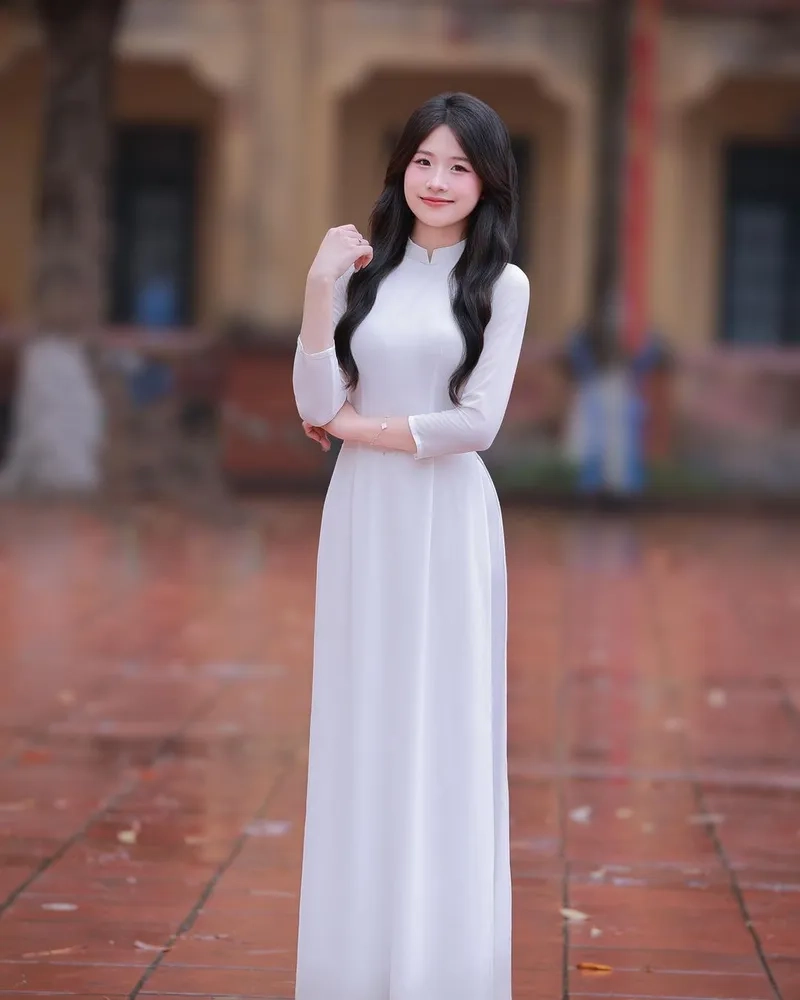 Áo dài dáng suông tay dài kín đáo duyên dáng