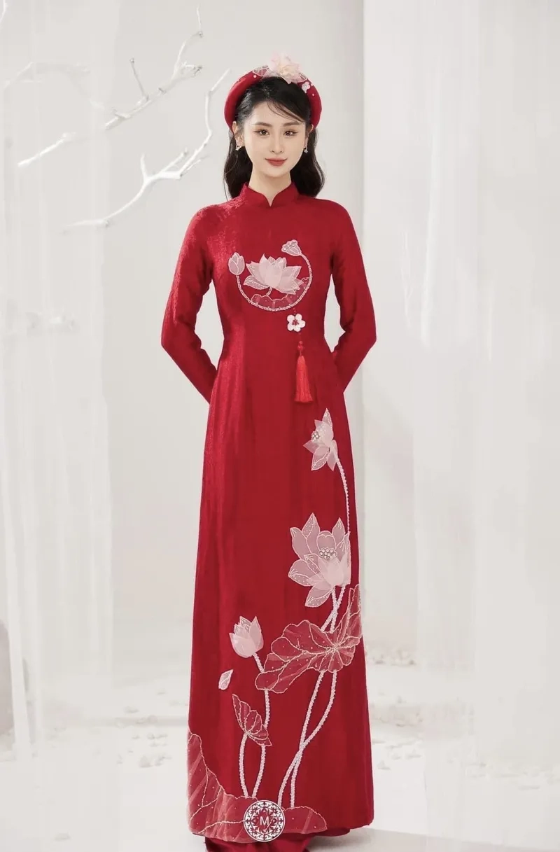 Nét duyên xưa lan tỏa qua áo dài đỏ truyền thống