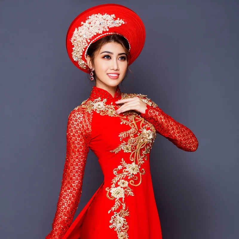 Phong cách mới mẻ từ áo dài đỏ cách tân trẻ trung