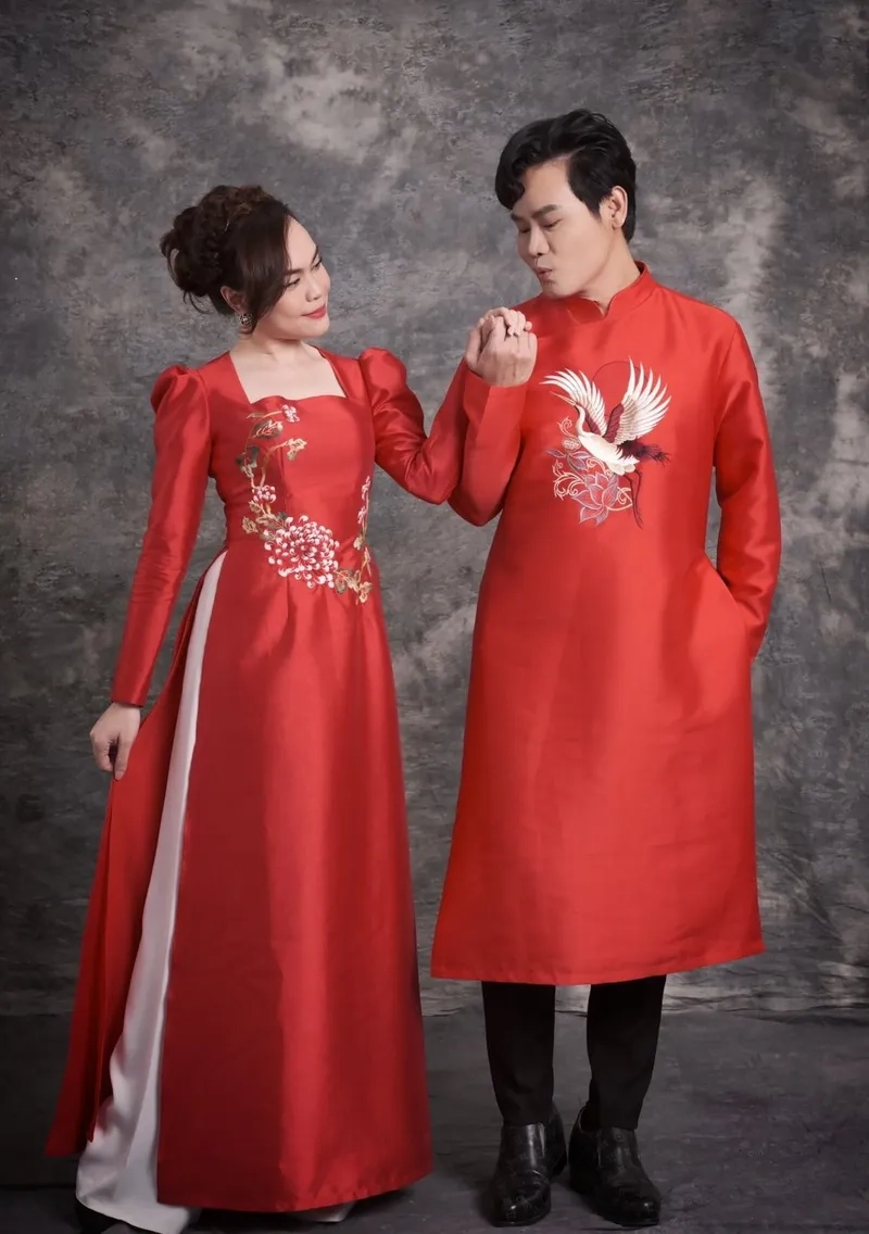 Lưu giữ kỷ niệm đẹp bằng áo dài đôi chụp ảnh