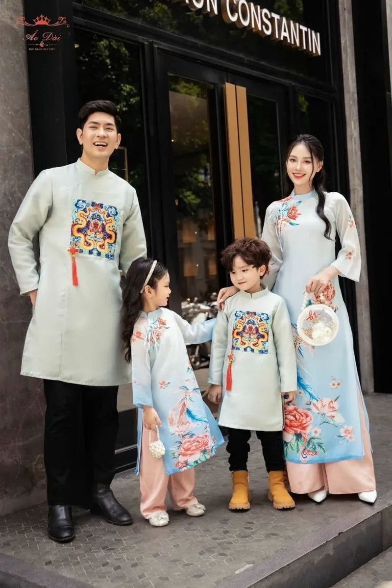Du xuân rạng rỡ với áo dài đôi mặc tết