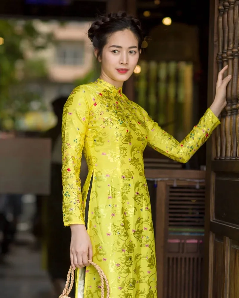 Thiết kế áo dài gấm cao cấp toát lên khí chất quý phái