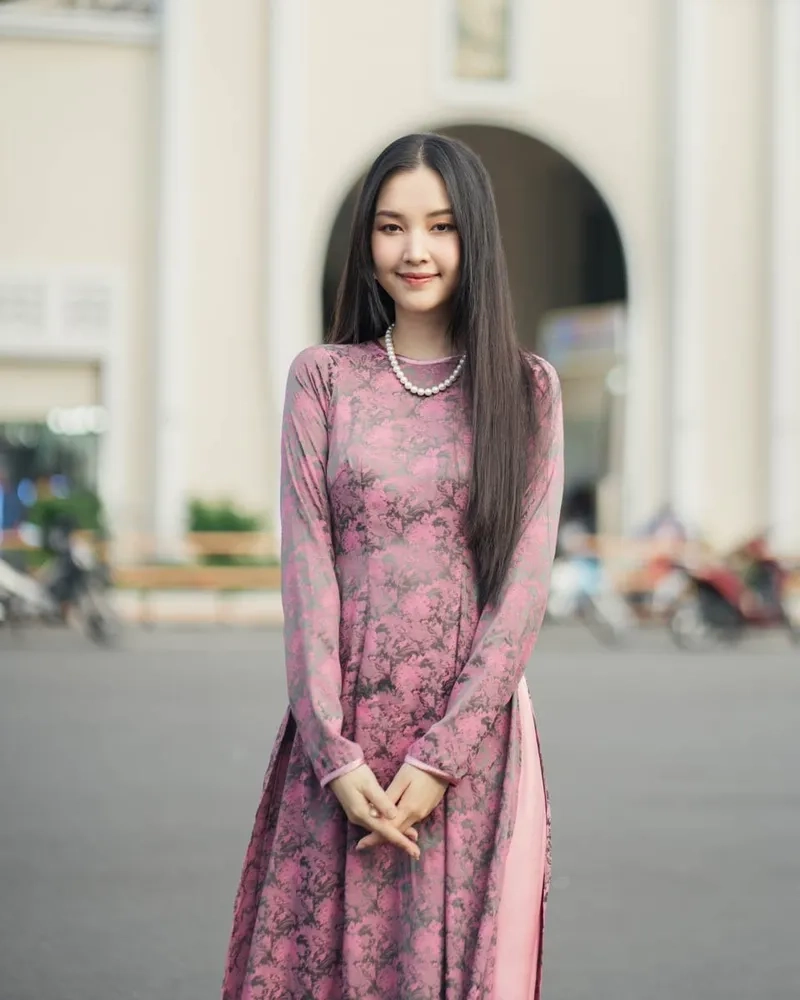 Áo dài gấm cho người lớn tuổi trang nhã dễ mặc