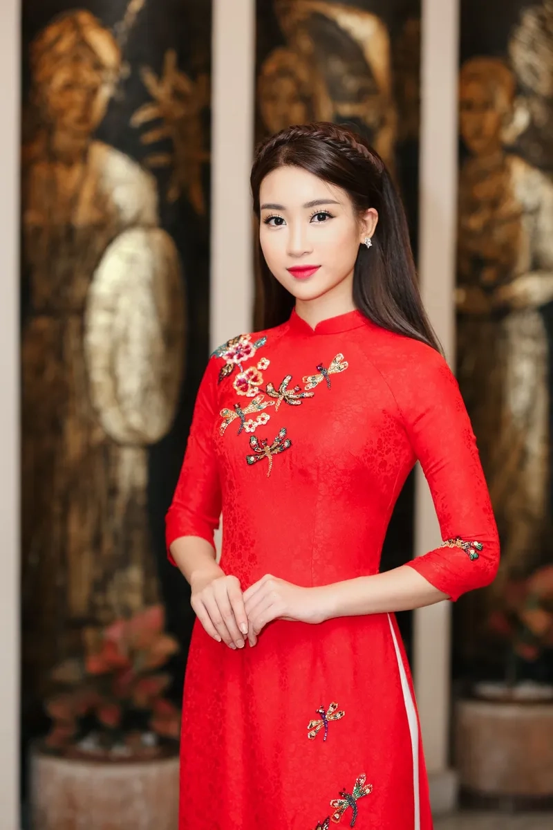 Áo dài gấm dự tiệc giúp bạn tỏa sáng dịp quan trọng