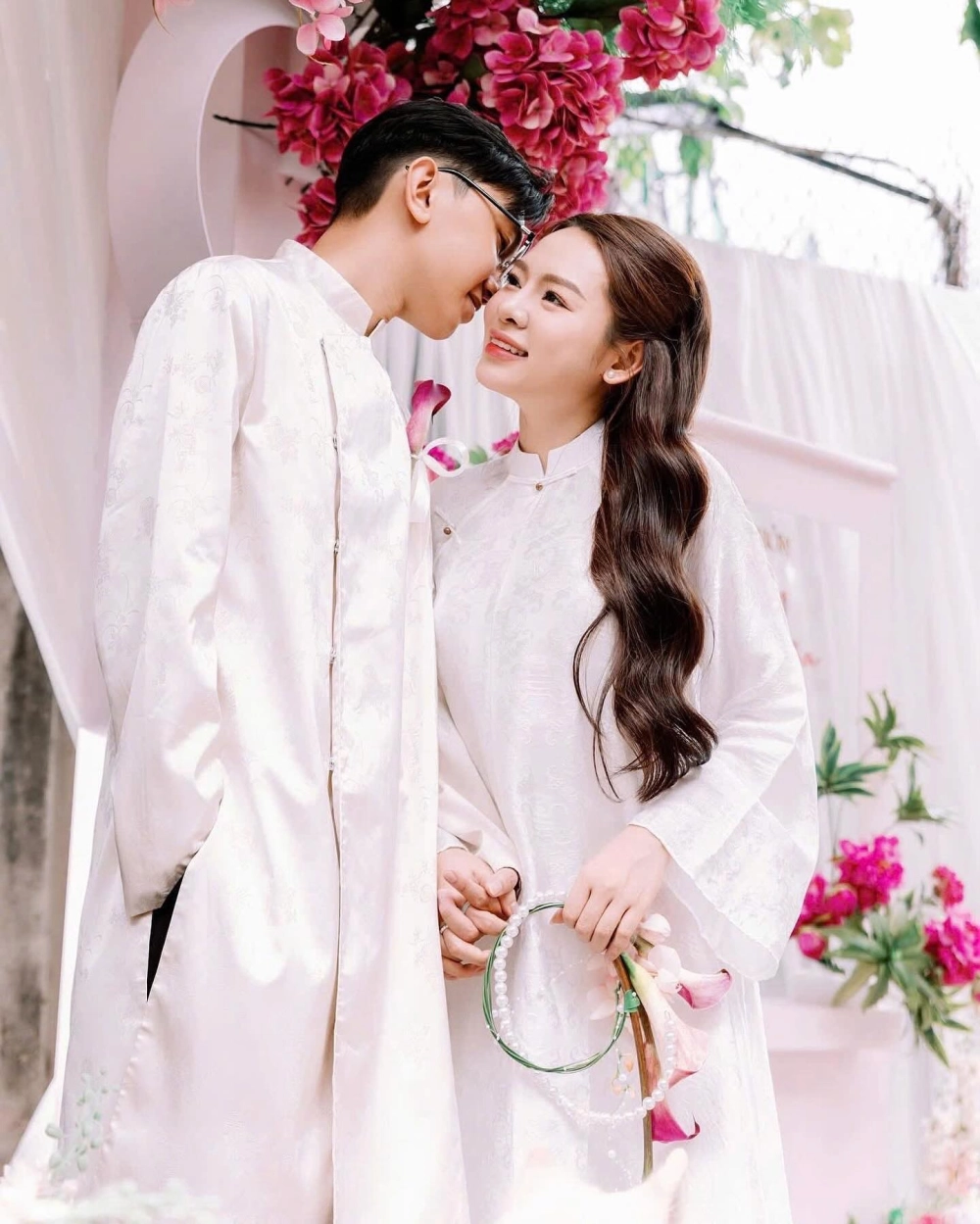 Xu hướng diện áo dài gấm cặp sang trọng trong mùa lễ hội