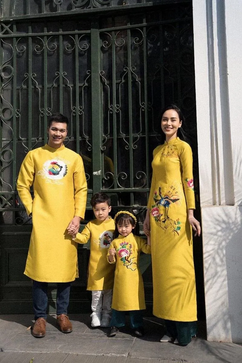 Nét trẻ trung lan tỏa từ áo dài gia đình hiện đại