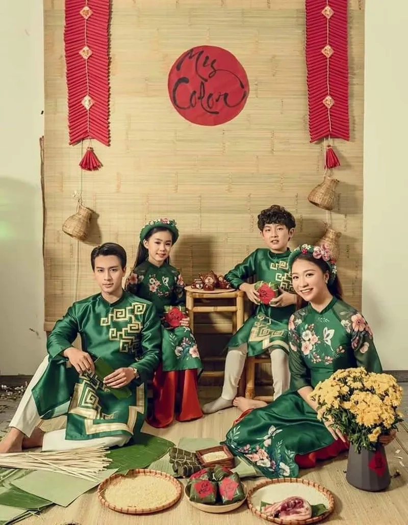 Tiện lợi nhanh gọn cho cả nhà với áo dài gia đình may sẵn
