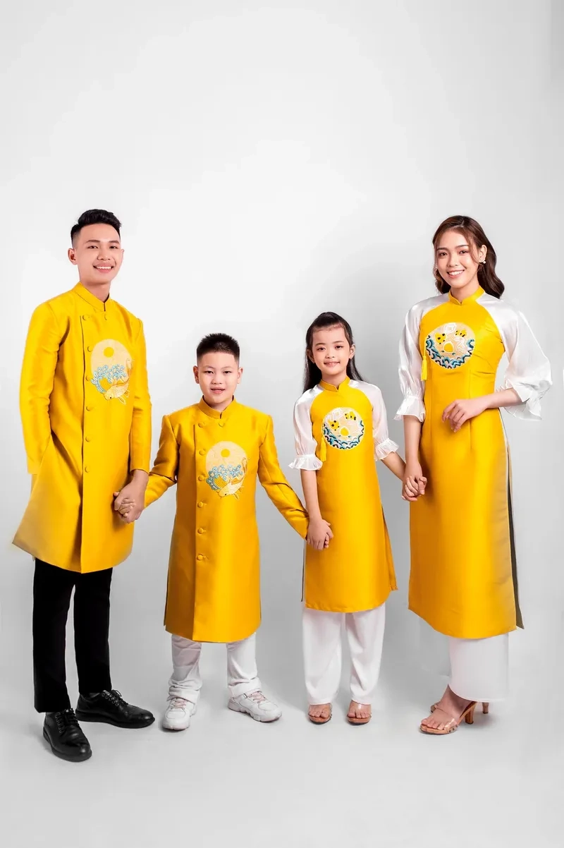 Vừa vặn từng thành viên nhờ áo dài gia đình đặt may