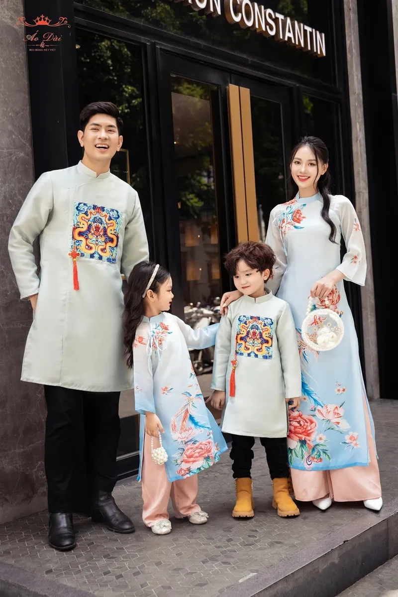 Sang trọng nổi bật với áo dài gia đình vải gấm
