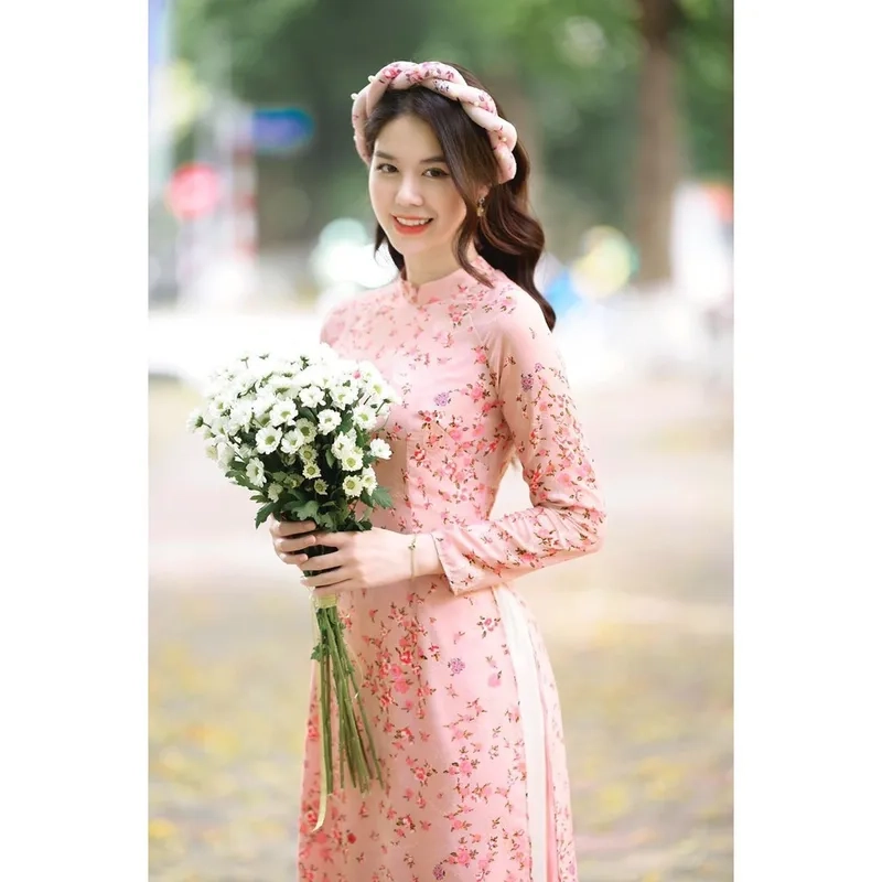 Tuổi học trò trong trẻo cùng áo dài hoa nhí nữ sinh