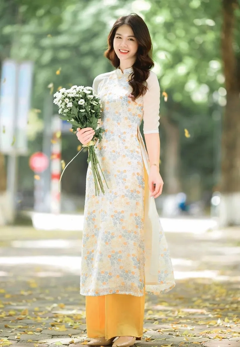 Sự thoải mái tinh tế từ áo dài hoa nhí dáng suông