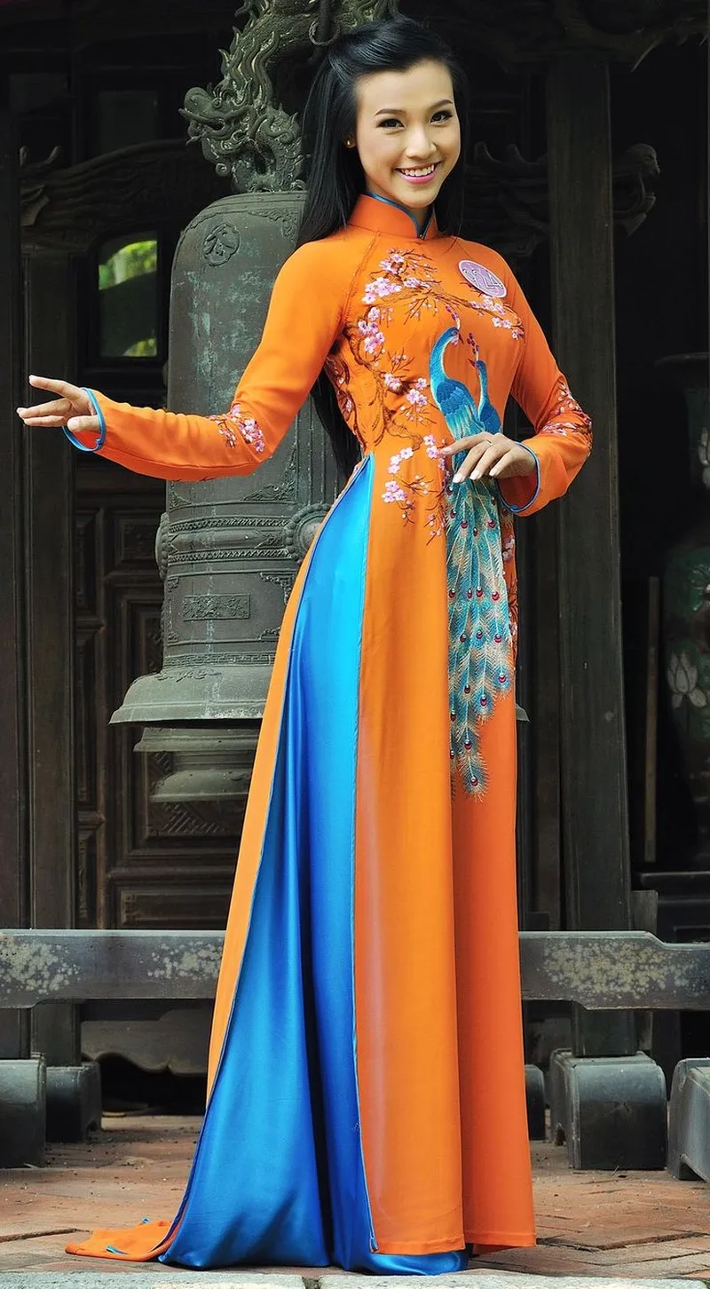 Đường nét mềm mại nổi bật áo dài nữ cổ tròn