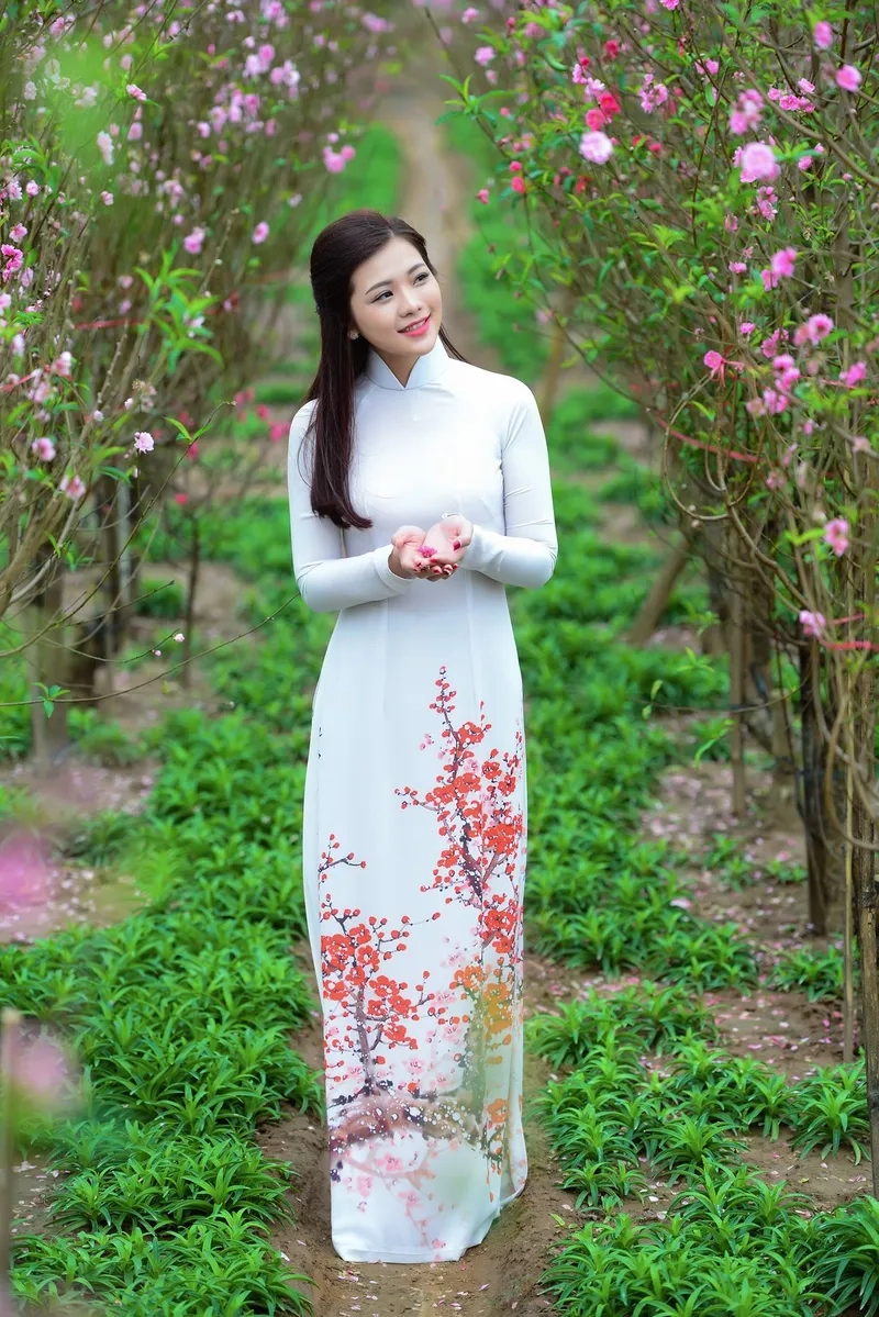 Tôn vẻ trang nhã với thiết kế áo dài nữ cổ cao
