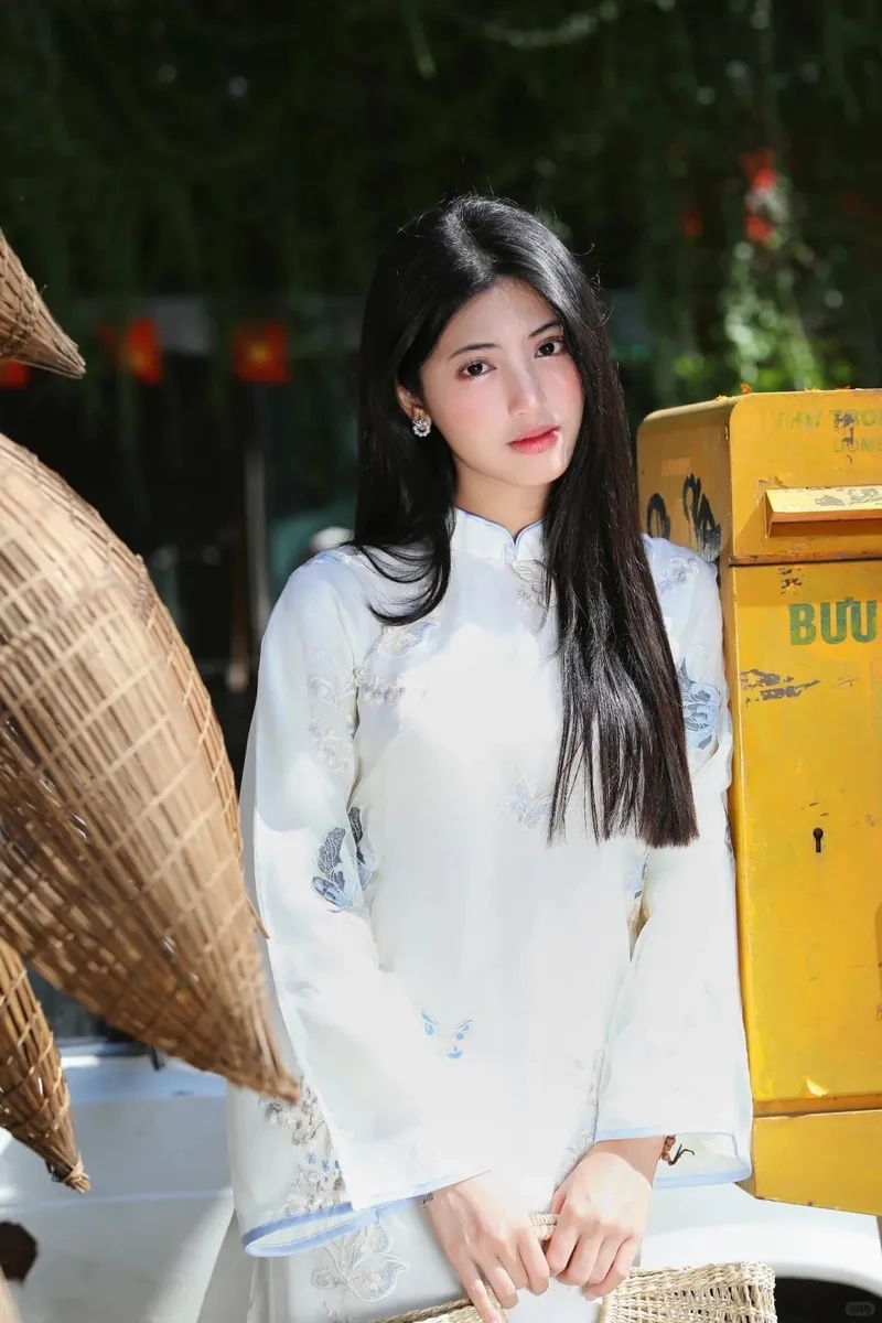 Sắc trắng tinh khôi làm nổi bật áo dài nữ màu trắng