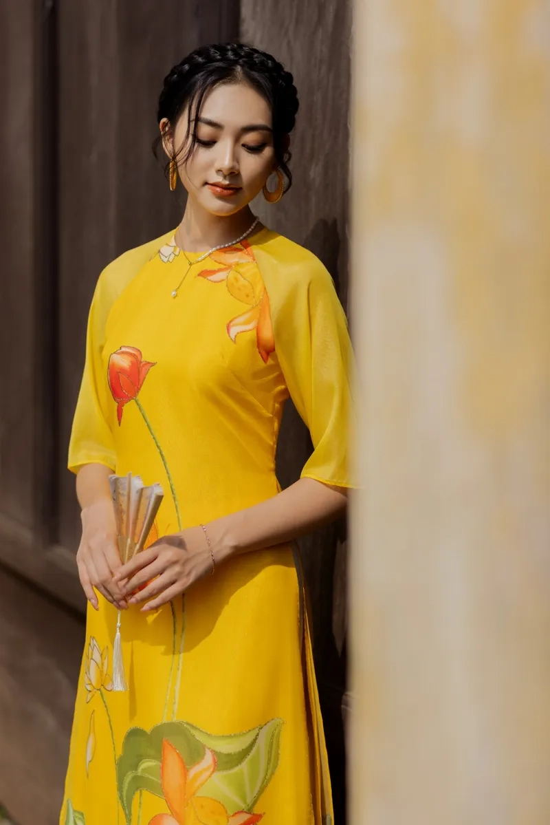 Không gian sang trọng thêm cuốn hút với áo dài tay lỡ dự tiệc
