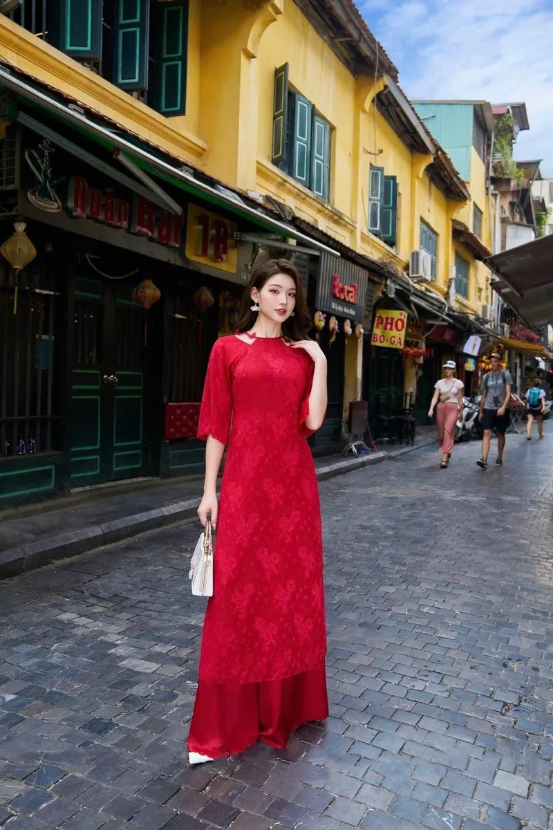 Phong thái chuyên nghiệp dịu dàng từ áo dài tay lỡ công sở