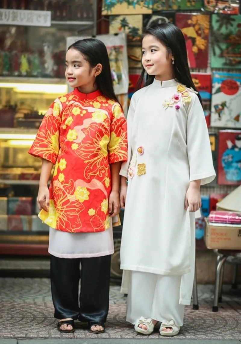 Kiểu áo dài trẻ em bé gái dịu dàng chụp ảnh xinh