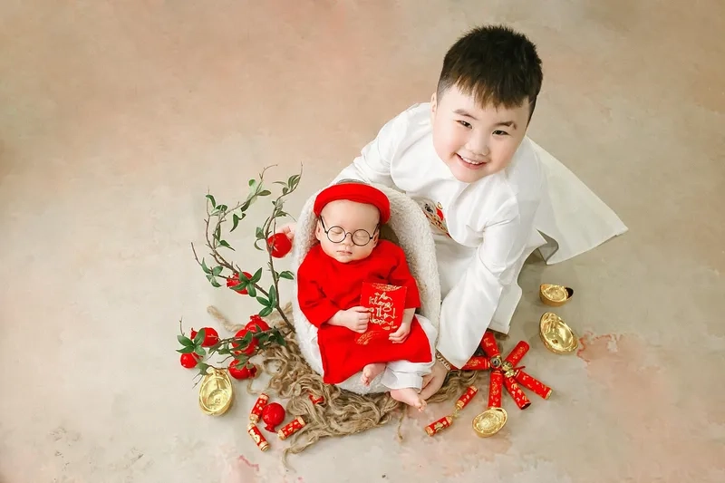 Chất liệu sang trọng của áo dài trẻ em cao cấp