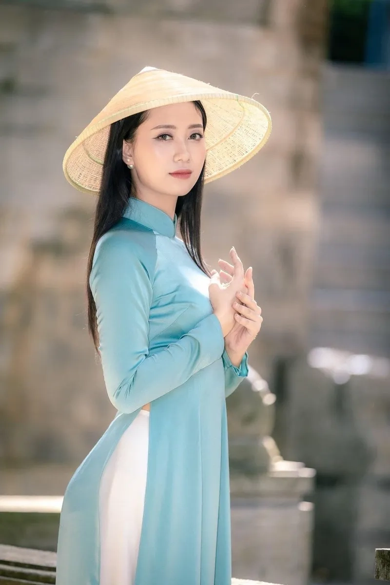 Chi tiết cổ nhẹ nhàng làm áo dài xanh cổ tròn đẹp