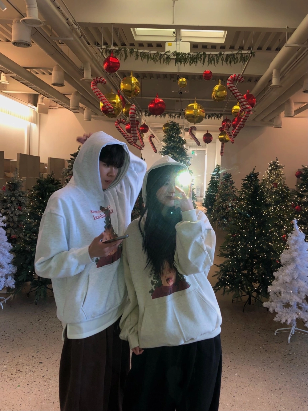 Cặp đôi diện áo hoodie cặp trẻ trung phong cách hàn quốc dạo phố