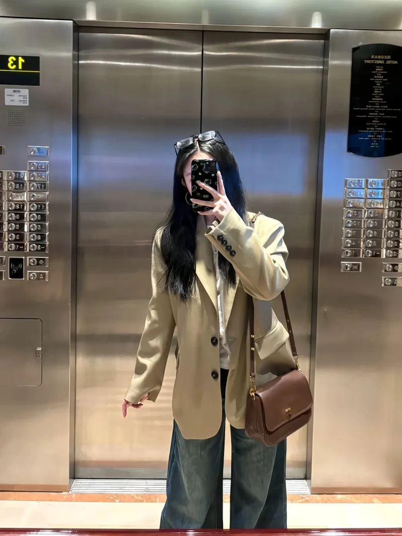 Chất liệu cao cấp và bền đẹp với áo blazer cao cấp