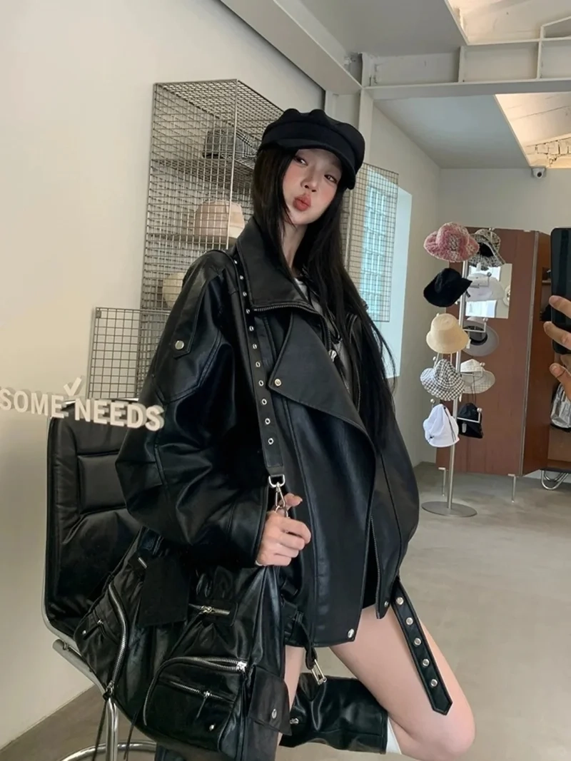 Chuẩn outfit dạo phố cùng áo khoác biker dạo phố