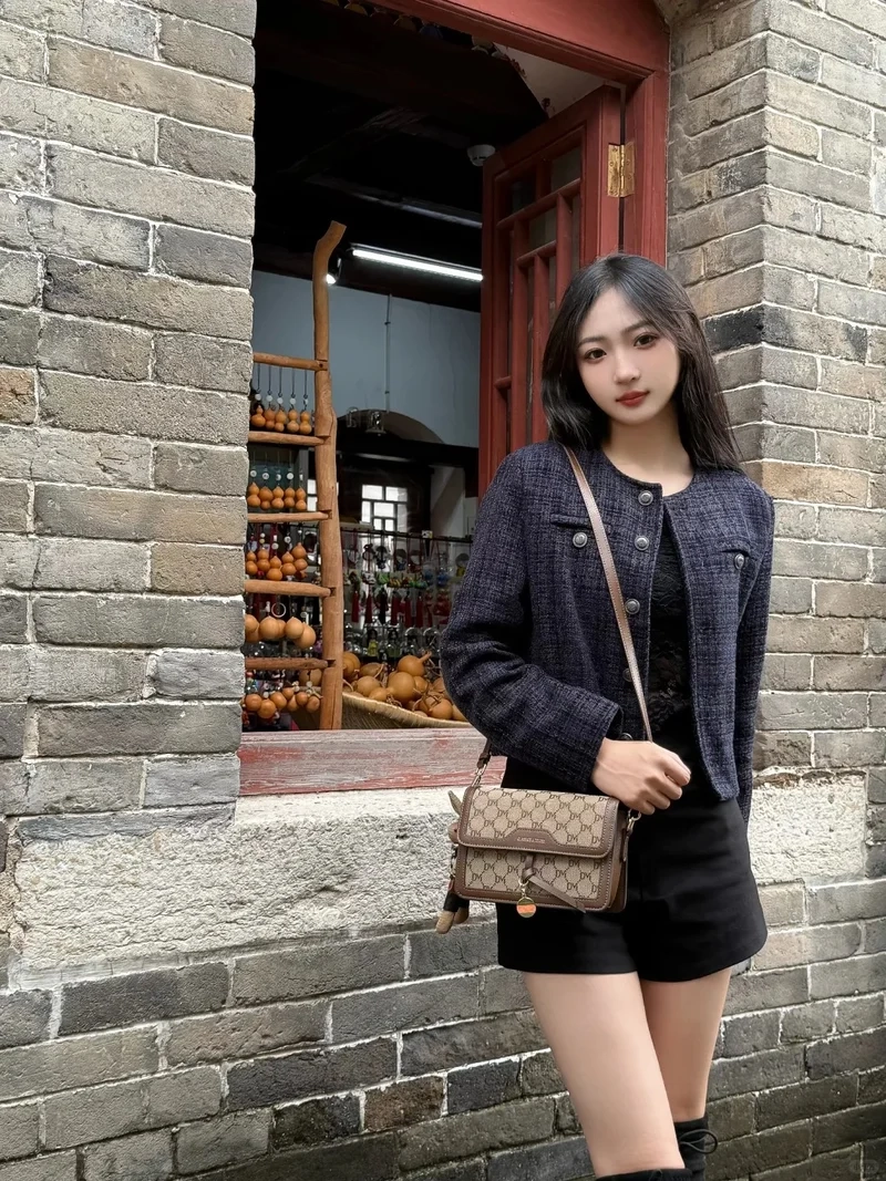 Form chuẩn đẹp mọi góc nhìn với áo khoác tweed form chuẩn