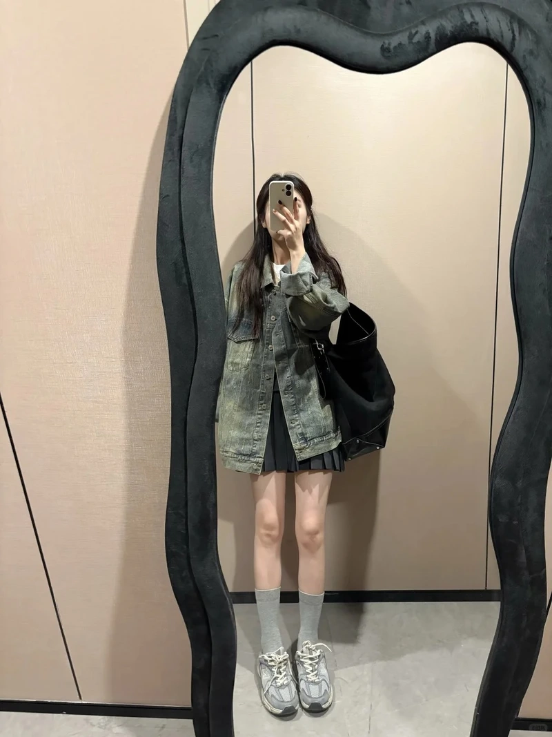 Dễ mặc cho mọi giới với áo khoác denim unisex