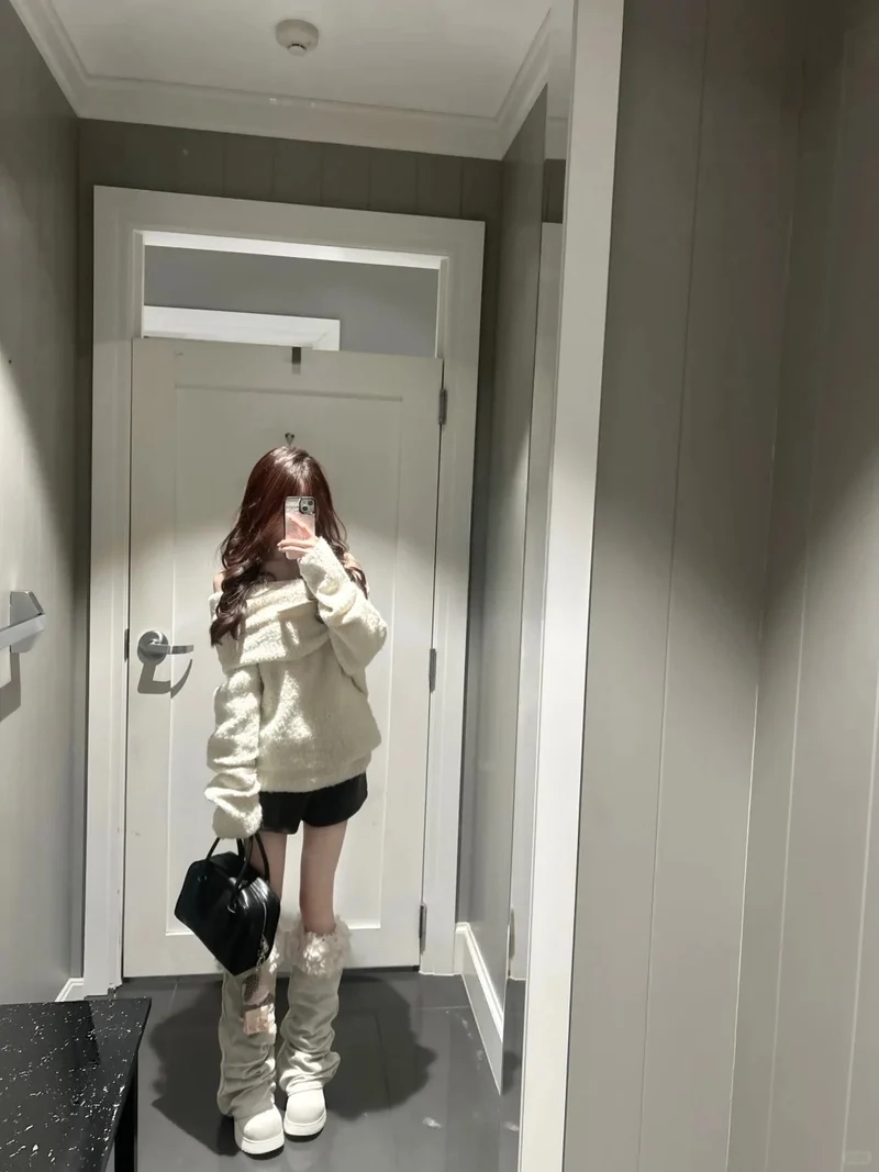 Phong cách street style nổi bật với áo trễ vai street style