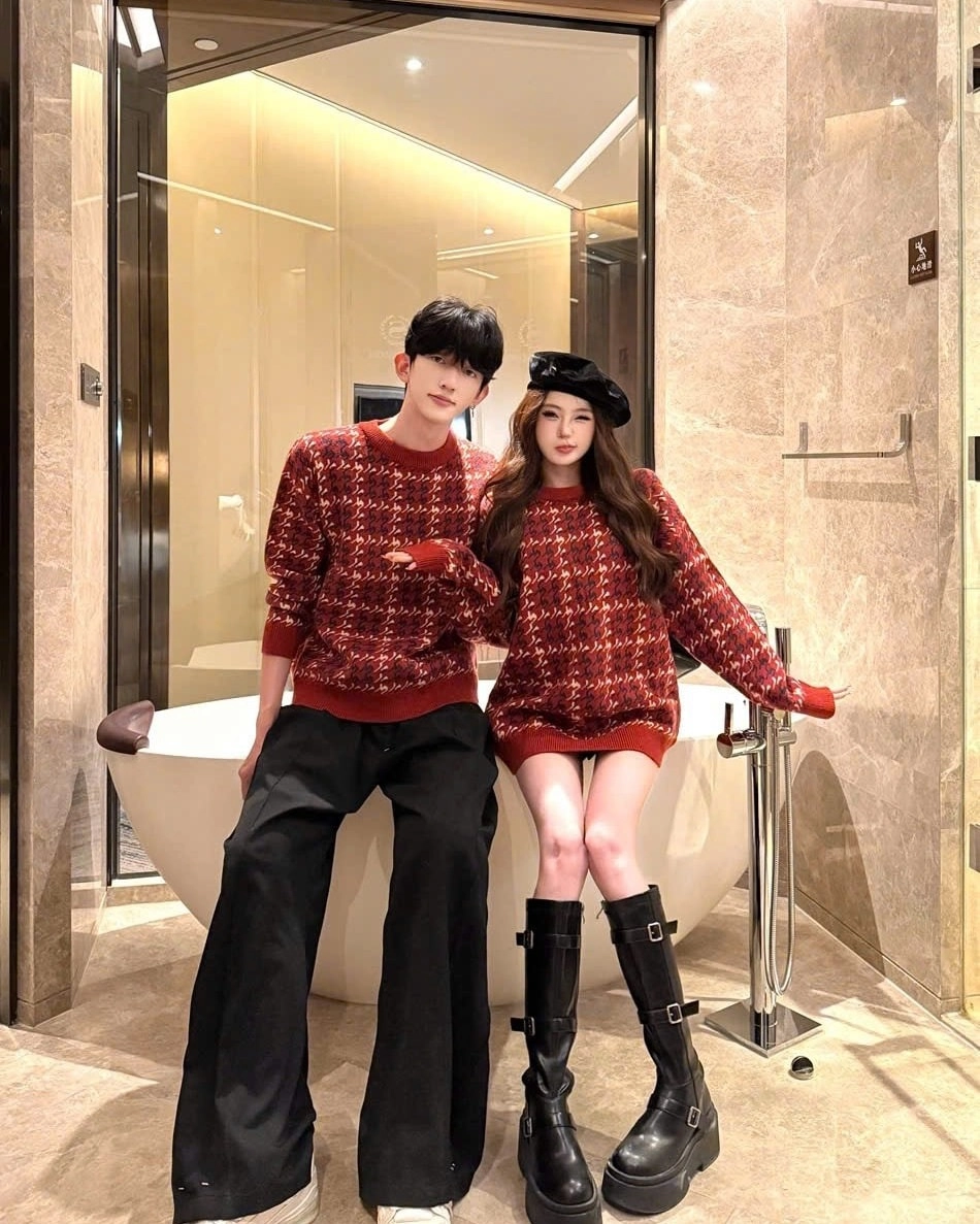 Mẫu áo len đôi mới ra mắt với đường dệt kim tinh xảo