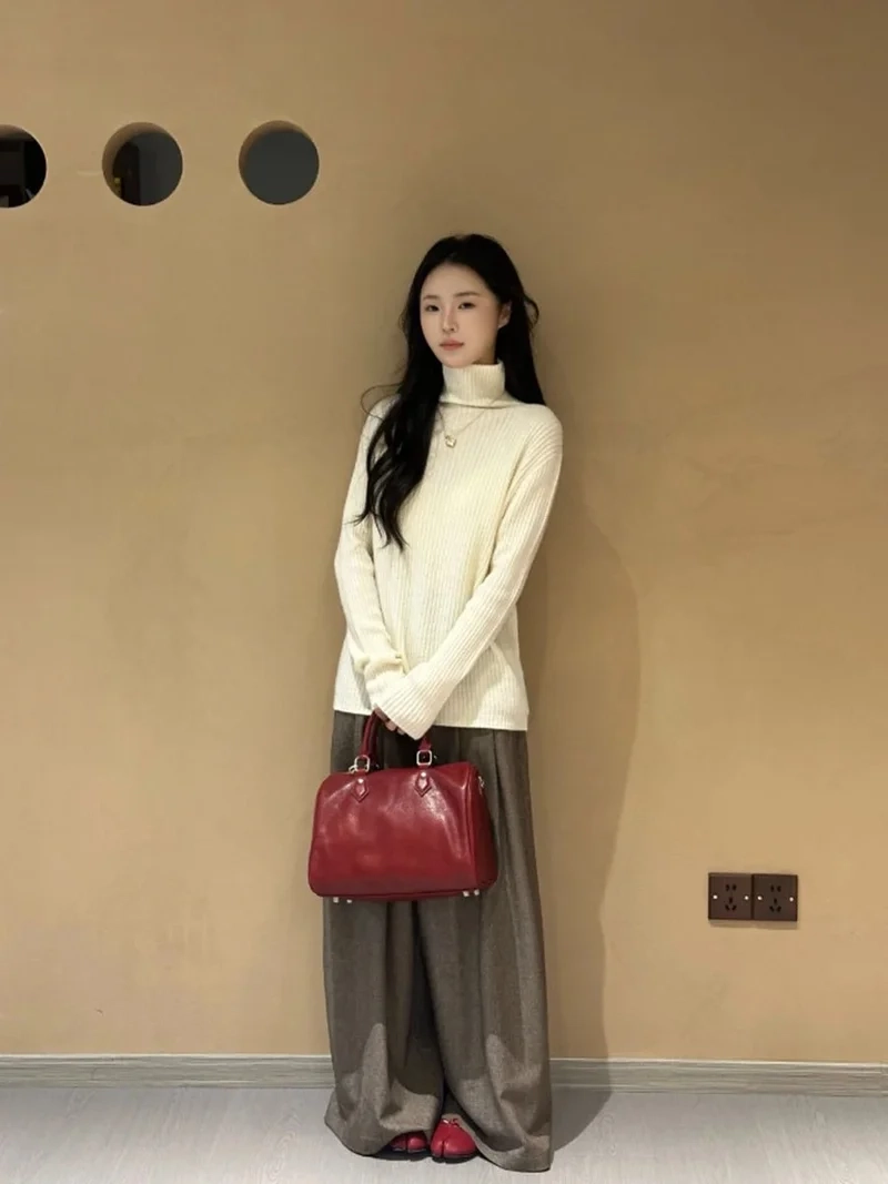 Giữ ấm nhưng vẫn thời trang nhờ áo len tăm mỏng giữ ấm