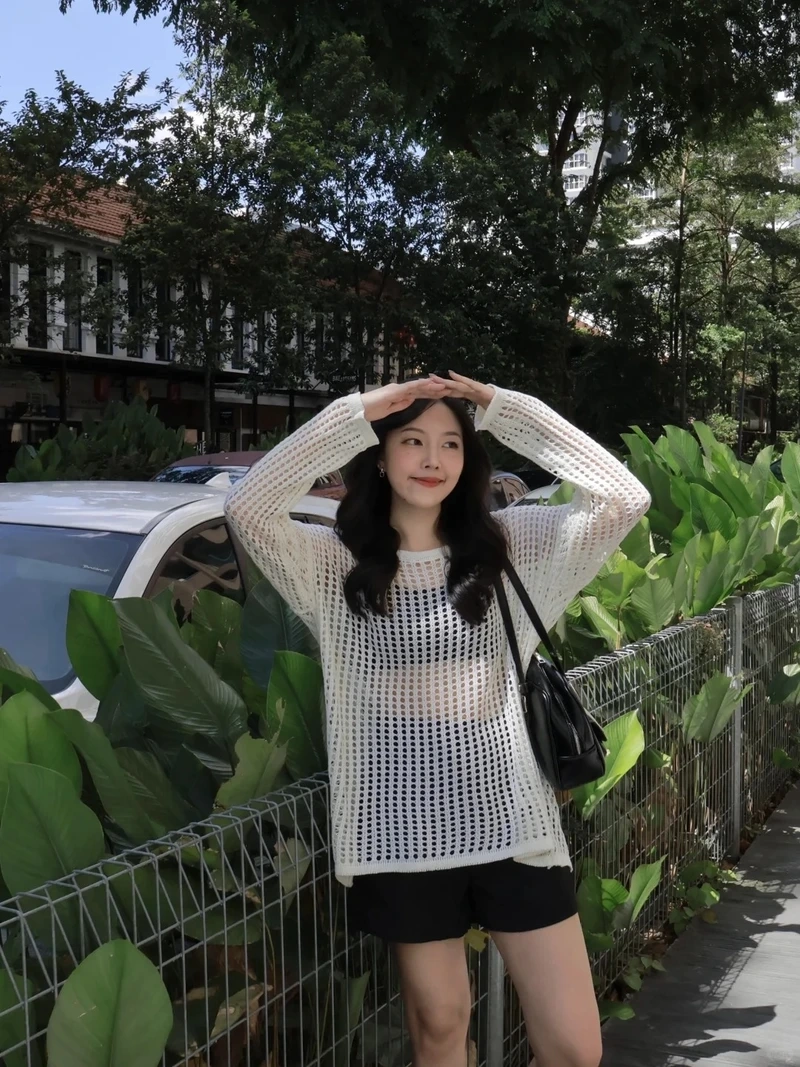 Tối giản dễ phối cùng áo lưới basic