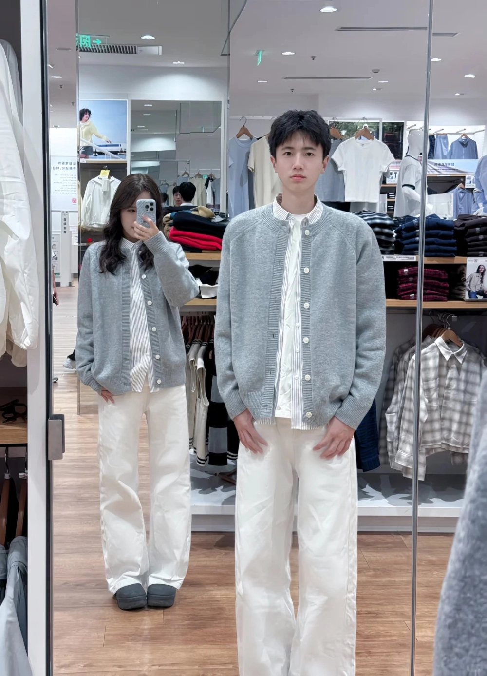 Cặp đôi diện mẫu áo sơ mi cặp tết đi tiệc cưới sang trọng