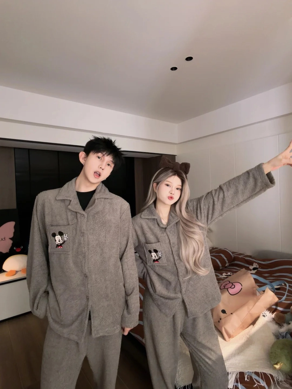 Mẫu bộ đồ ngủ đôi pijama màu đỏ thêu tên riêng ý nghĩa