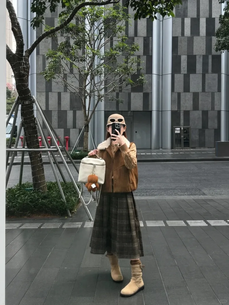 Mẹo cách chọn chân váy cho người thấp