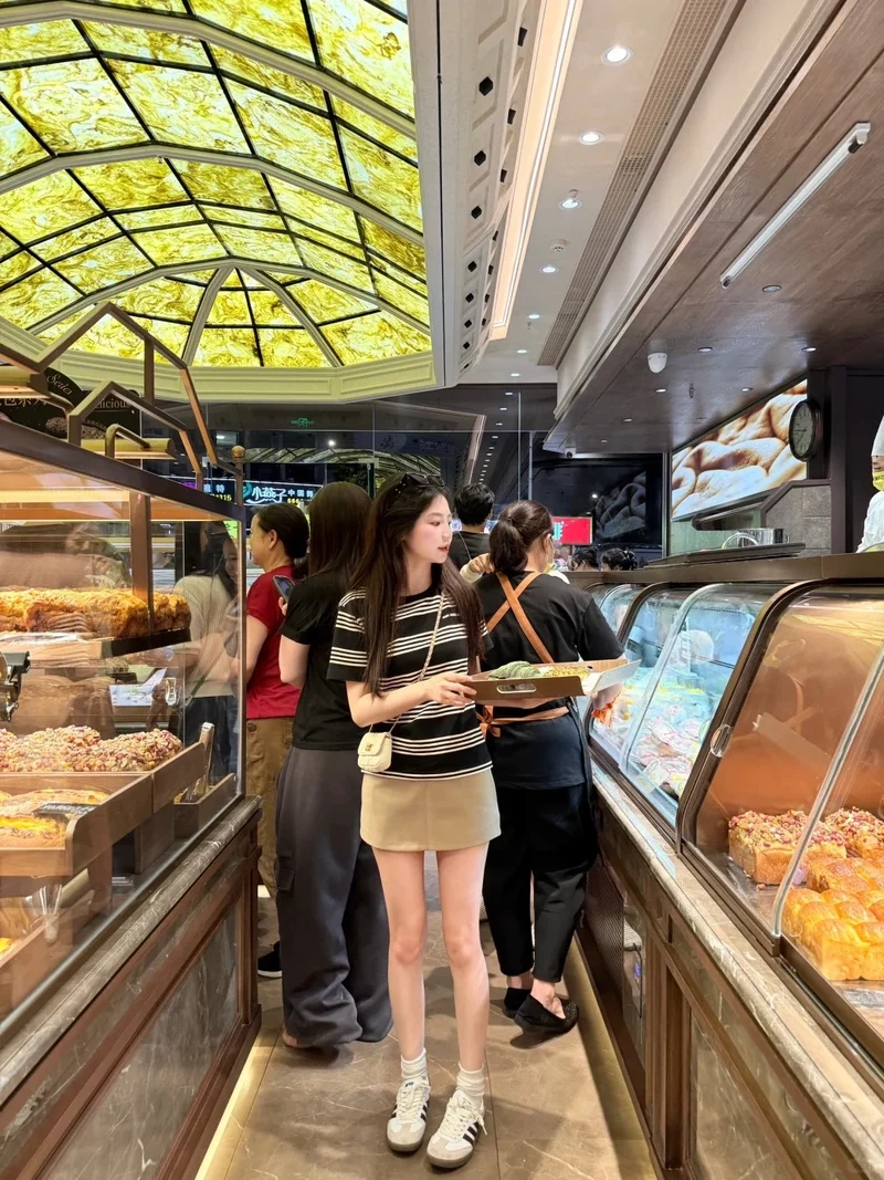 Dáng ngắn chuẩn form với chân váy chữ A dáng ngắn