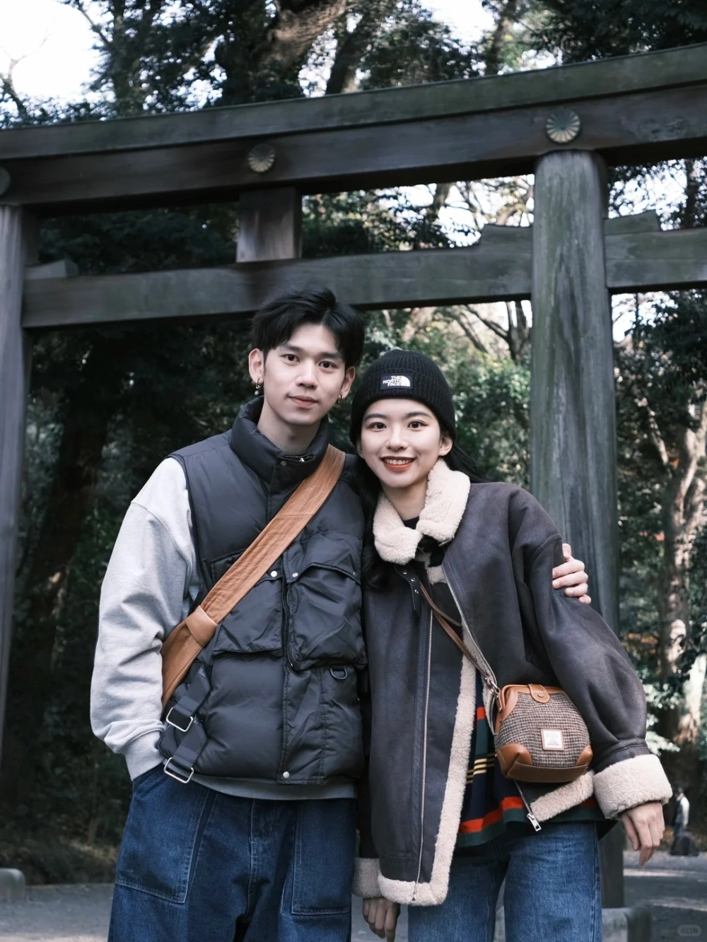Mẫu đồ đôi vintage mới nhất với thiết kế phá cách