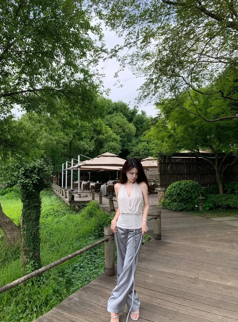 Diện nhẹ nhàng và nữ tính nhờ quần culottes lụa nhẹ nhàng