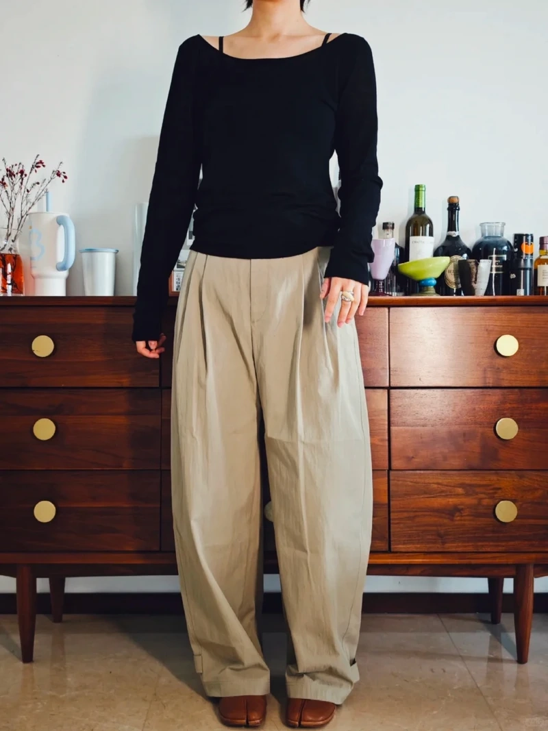 Phong cách trung tính từ quần dù ống rộng unisex