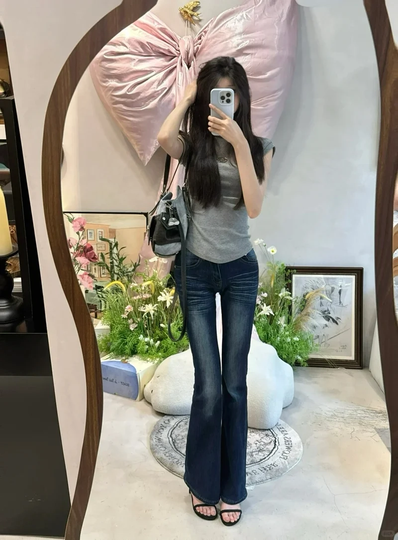 Dáng chuẩn mỗi ngày với quần ống loe dáng chuẩn
