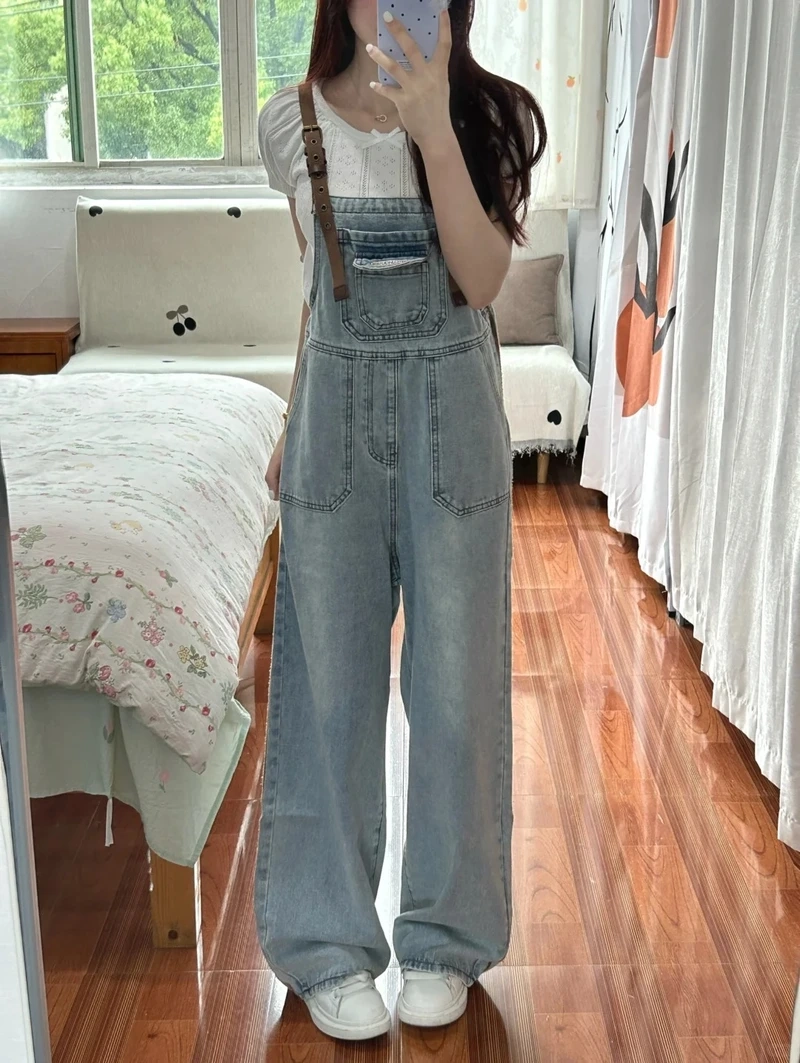 Phong cách trẻ trung cùng quần yếm jean