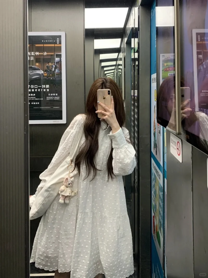 Street style cực chất với váy baby doll street style
